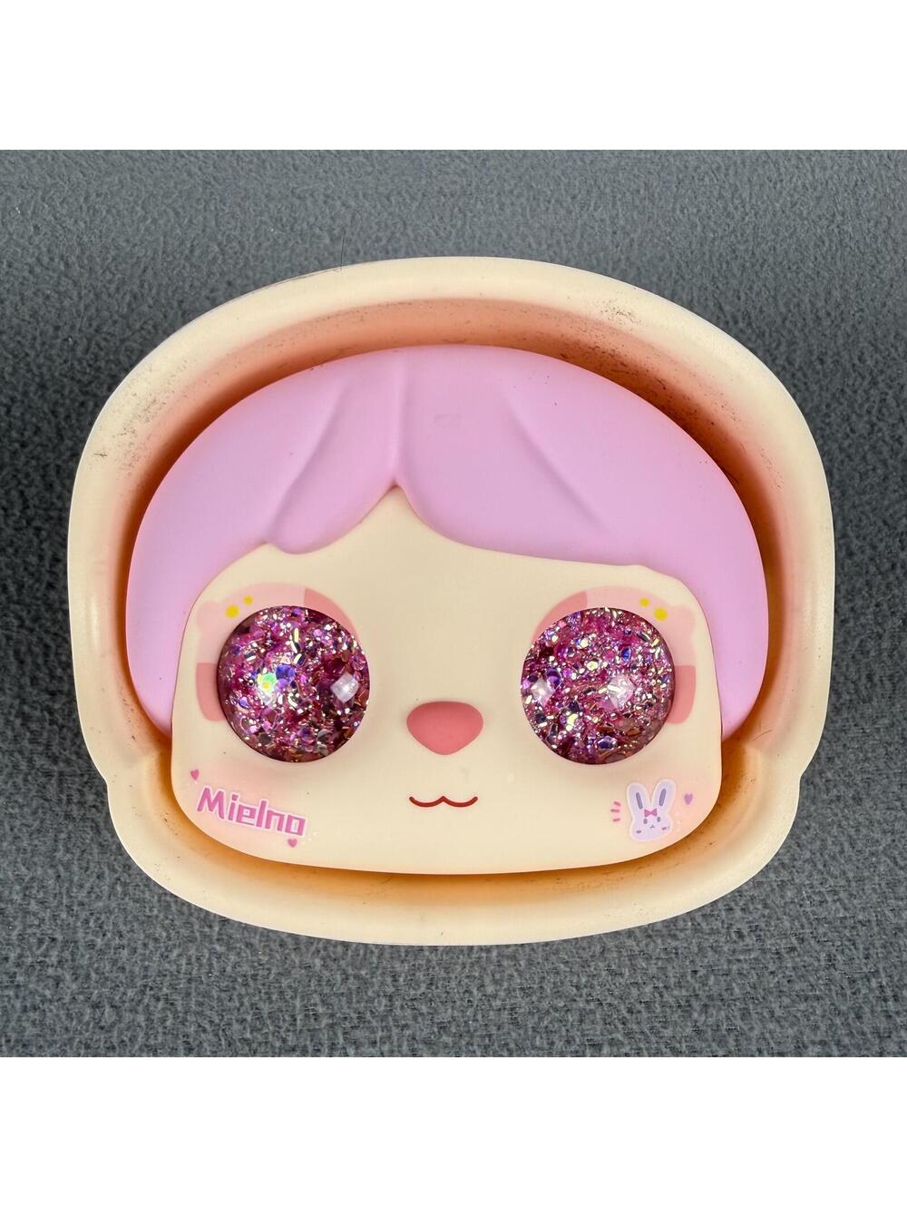Mileno 800% faceplate with pink liquid glitter eyes